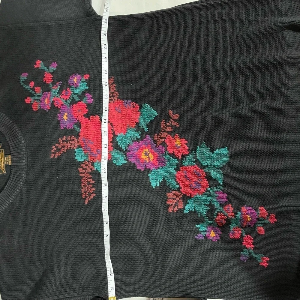 Vintage Cotton Black Sweater with Needle Point Floral Accents Medium 90s - Picture 7 of 8